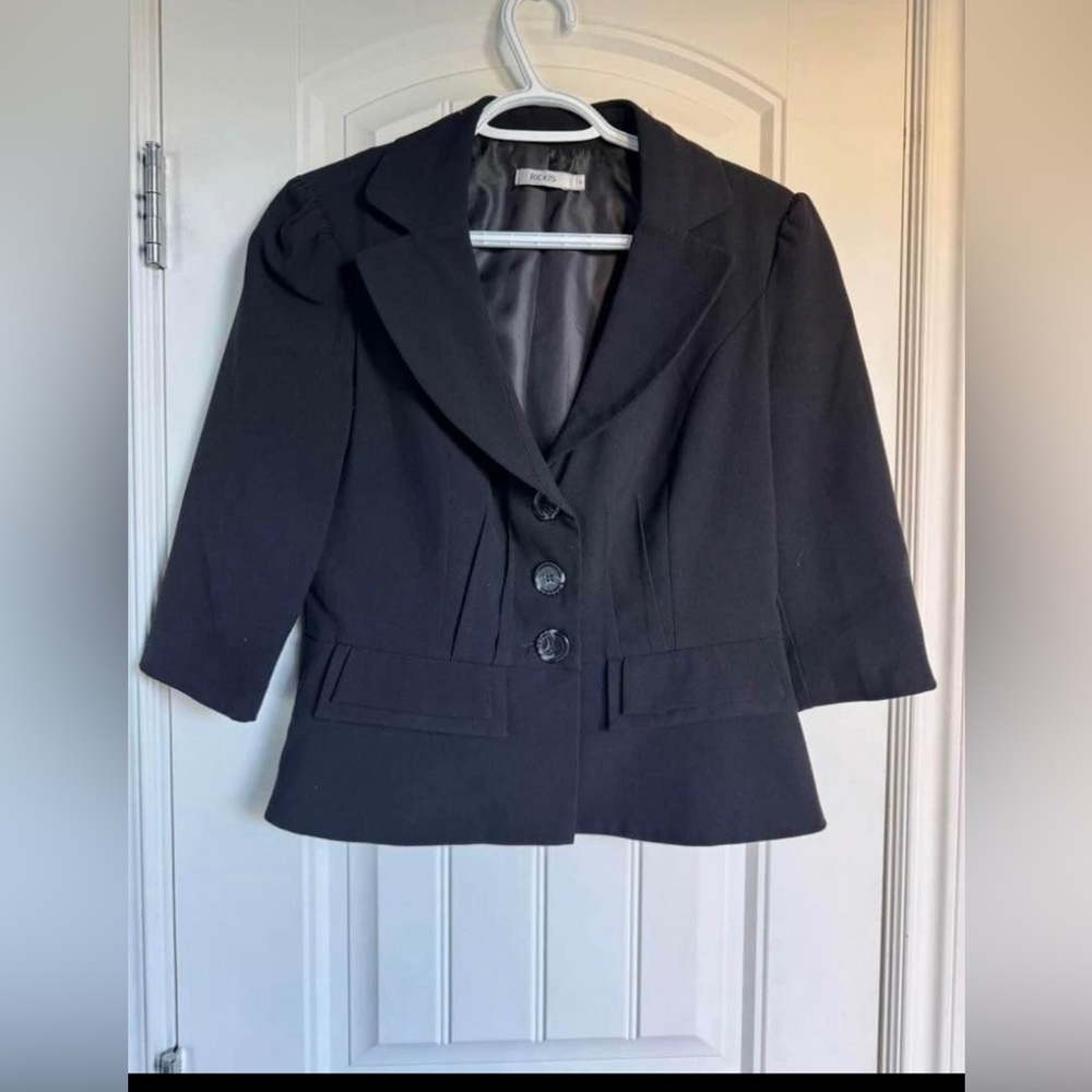 Ricki’s black blazer - size 6